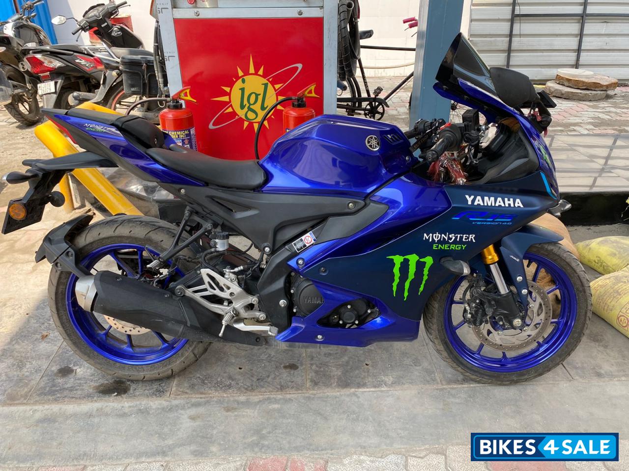 Yamaha R15 V4