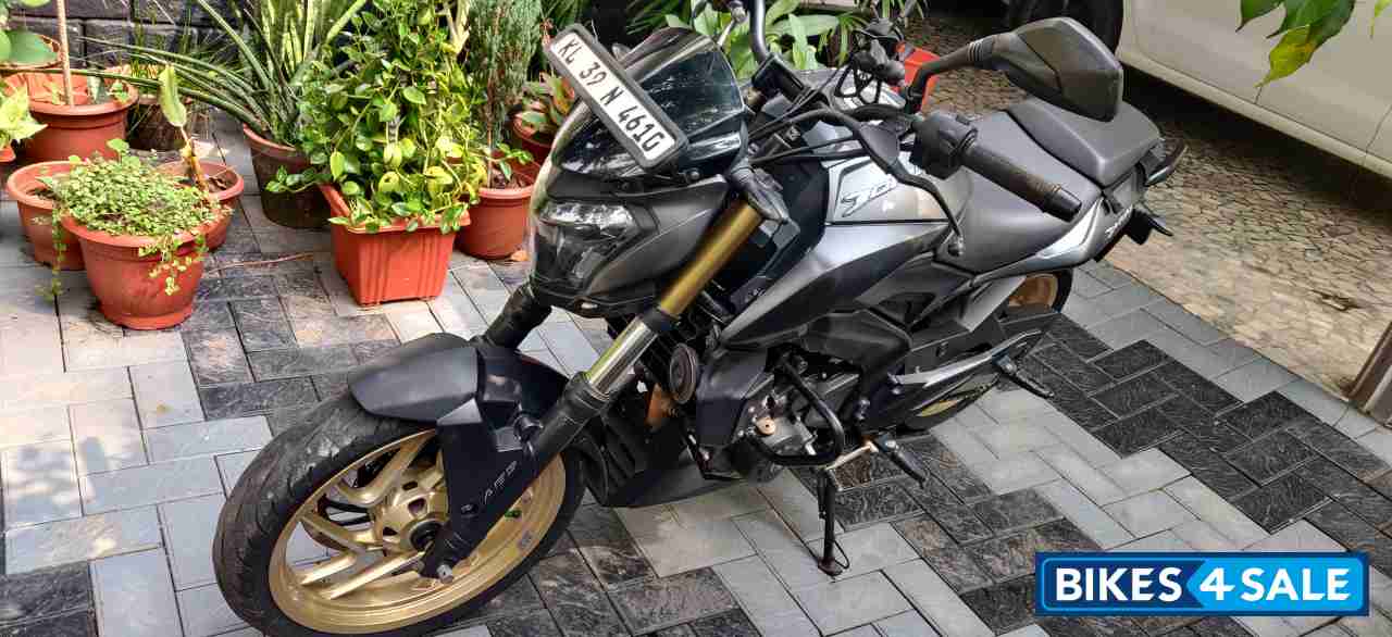 Black Bajaj Dominar 400 ABS BS6