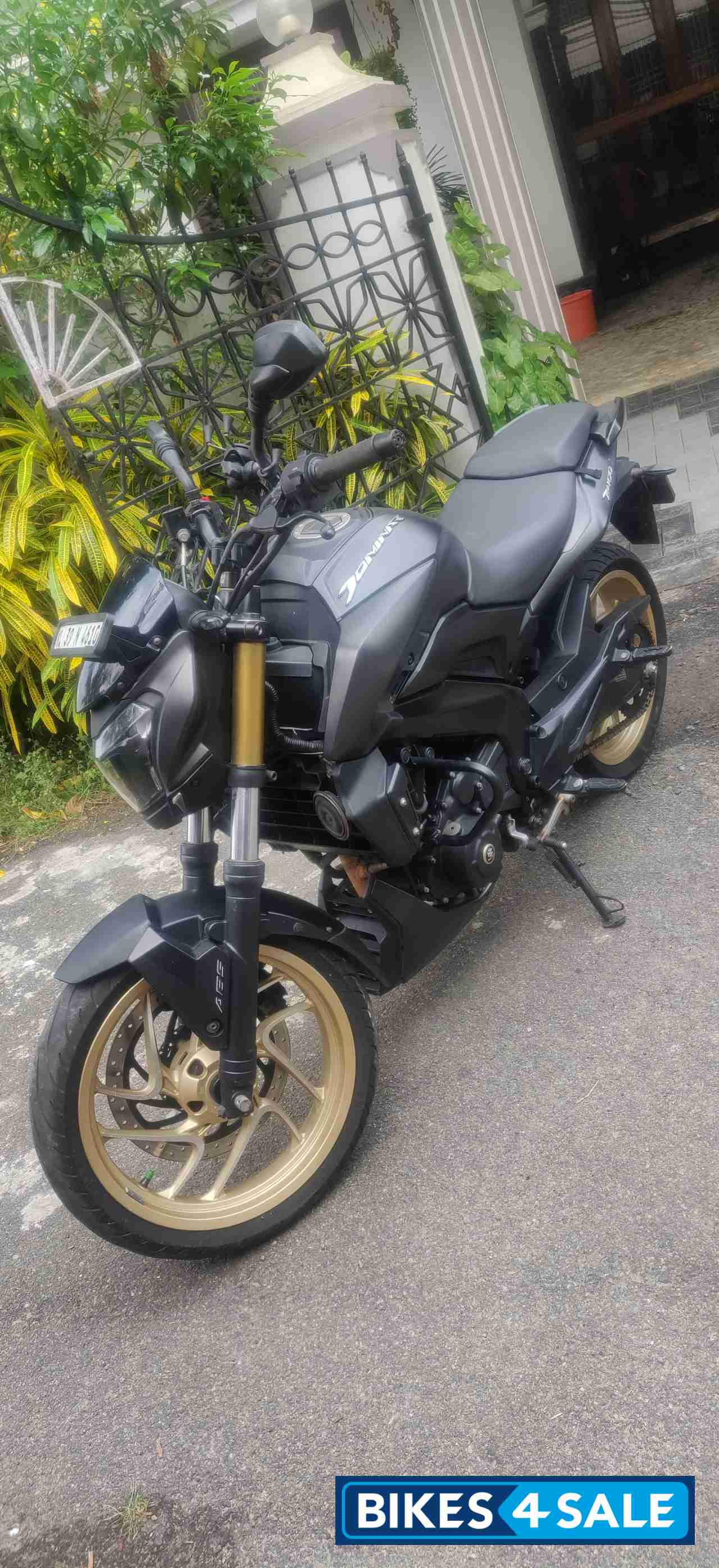 Black Bajaj Dominar 400 ABS BS6