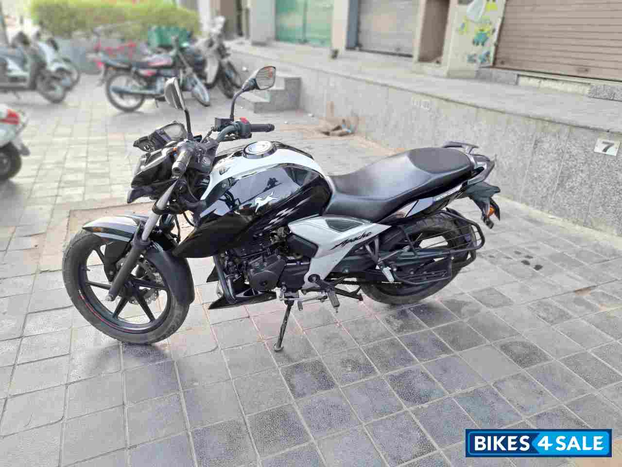 TVS Apache RTR 160 4V