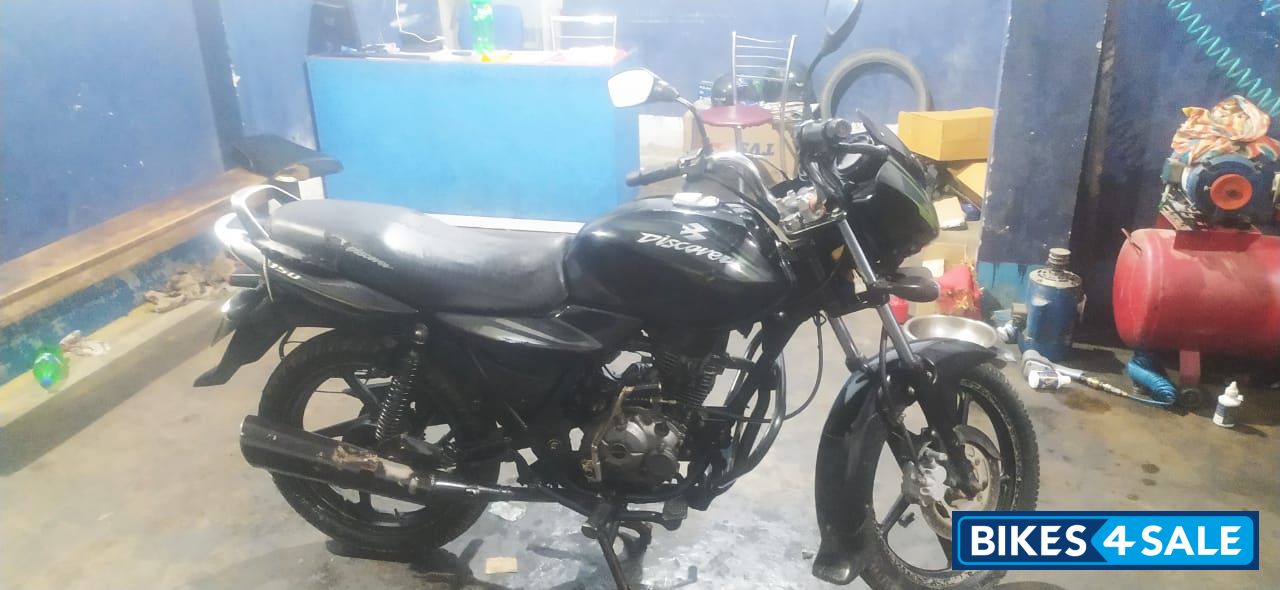 Black Golden Bajaj Discover 150 S