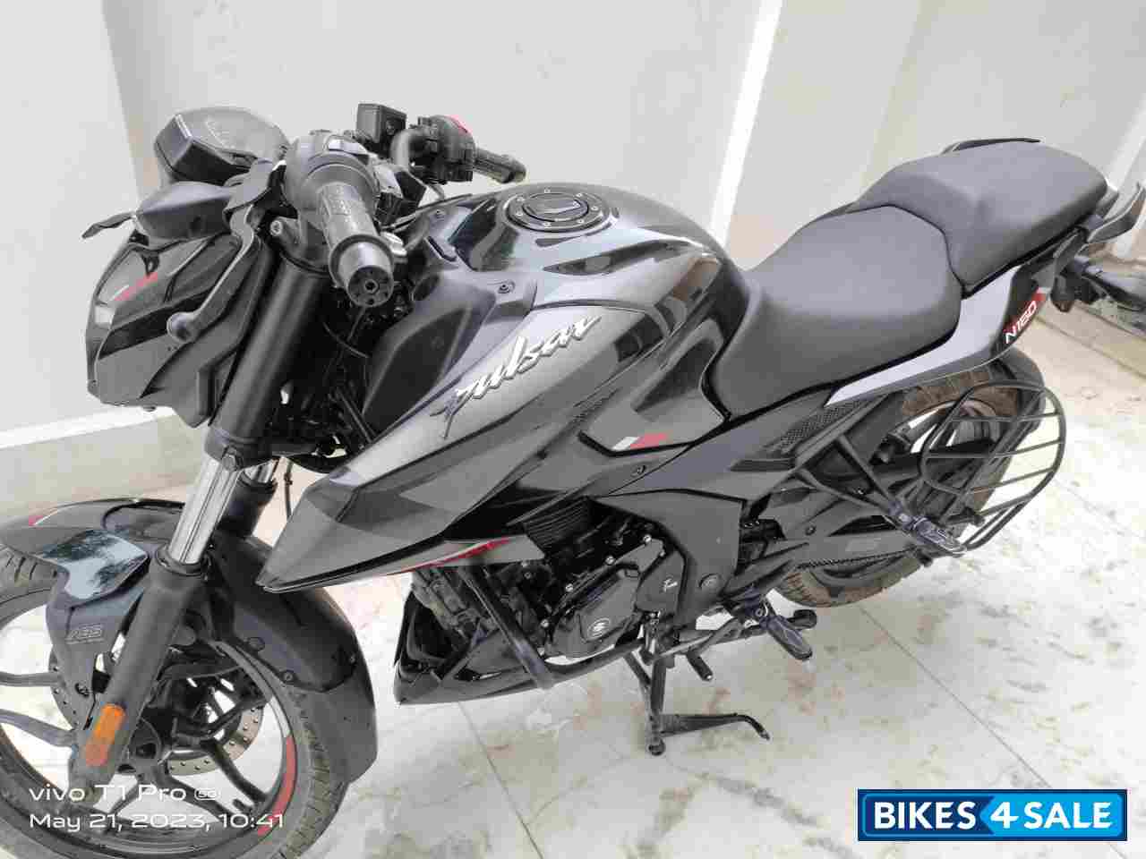 Brooklyn Black Bajaj Pulsar N160 Dual Channel ABS