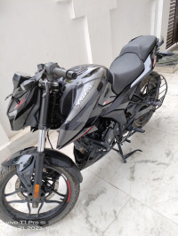 Brooklyn Black Bajaj Pulsar N160 Dual Channel ABS