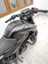 Brooklyn Black Bajaj Pulsar N160 Dual Channel ABS