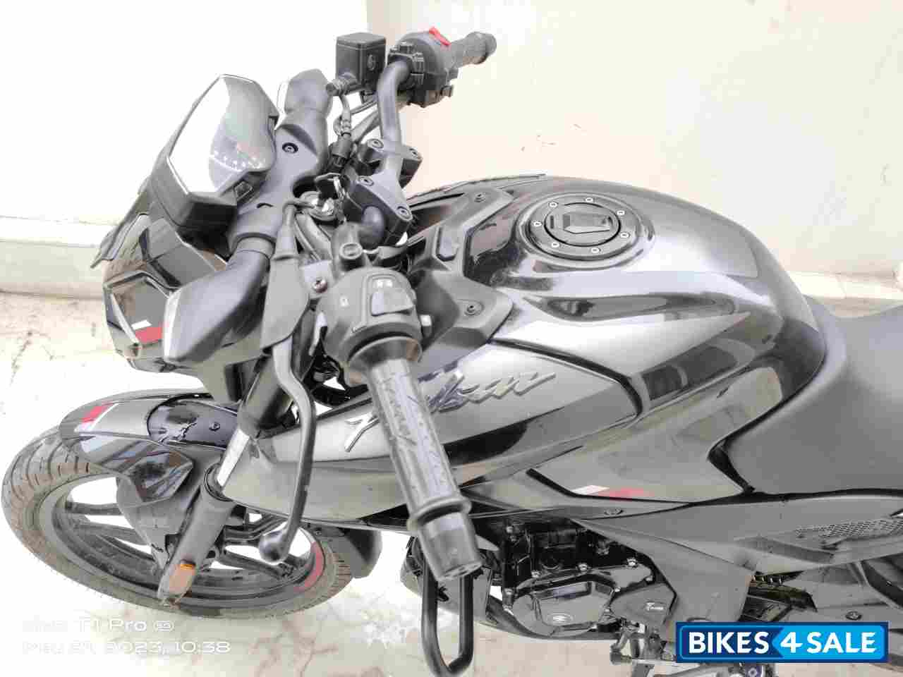 Brooklyn Black Bajaj Pulsar N160 Dual Channel ABS