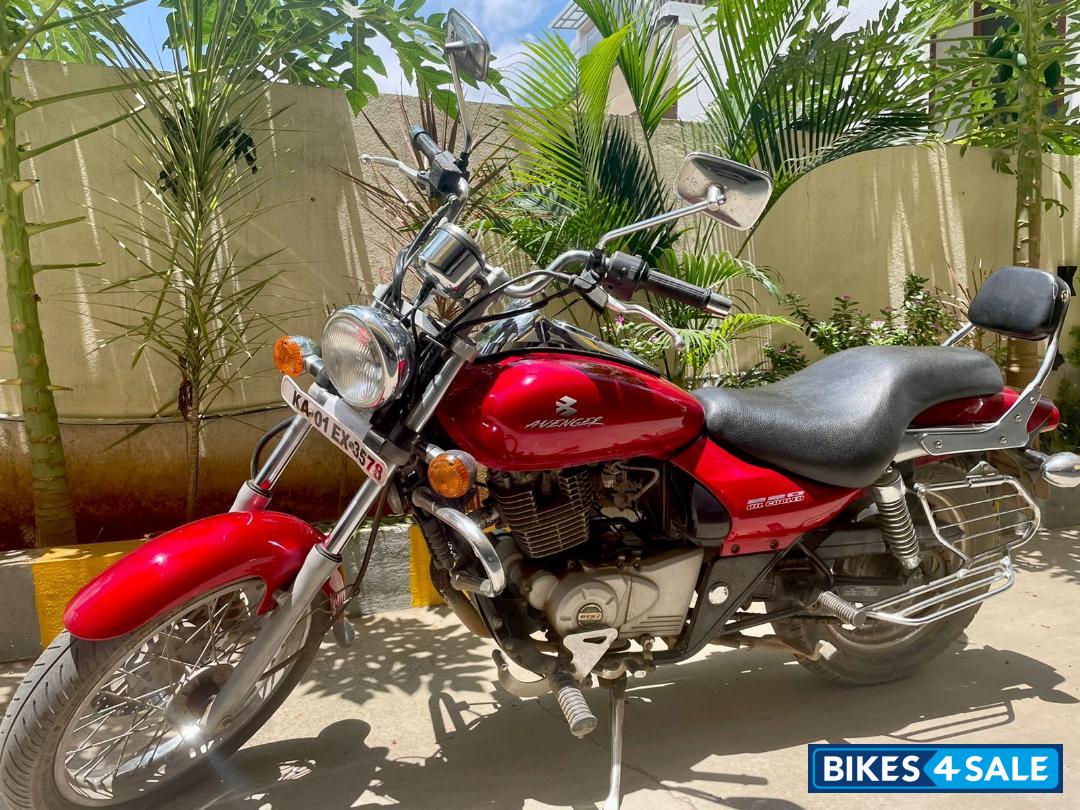 Bajaj Avenger 220 DTS-i