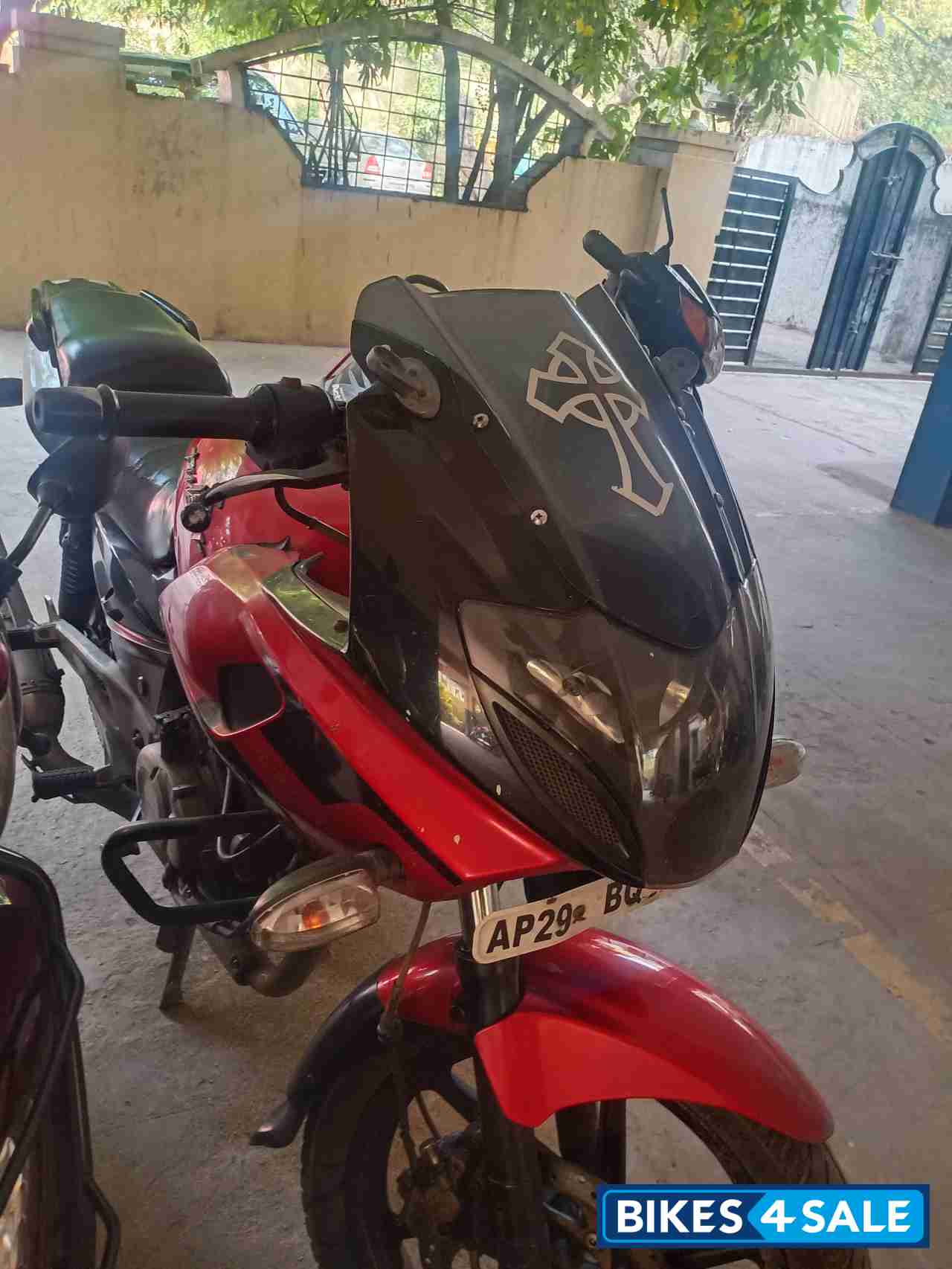 Bajaj Pulsar 220F