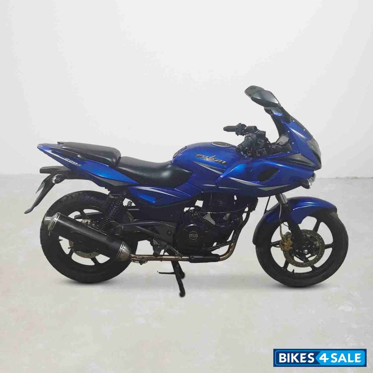 Bajaj Pulsar 220F