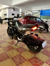 Black Husqvarna Svartpilen 250