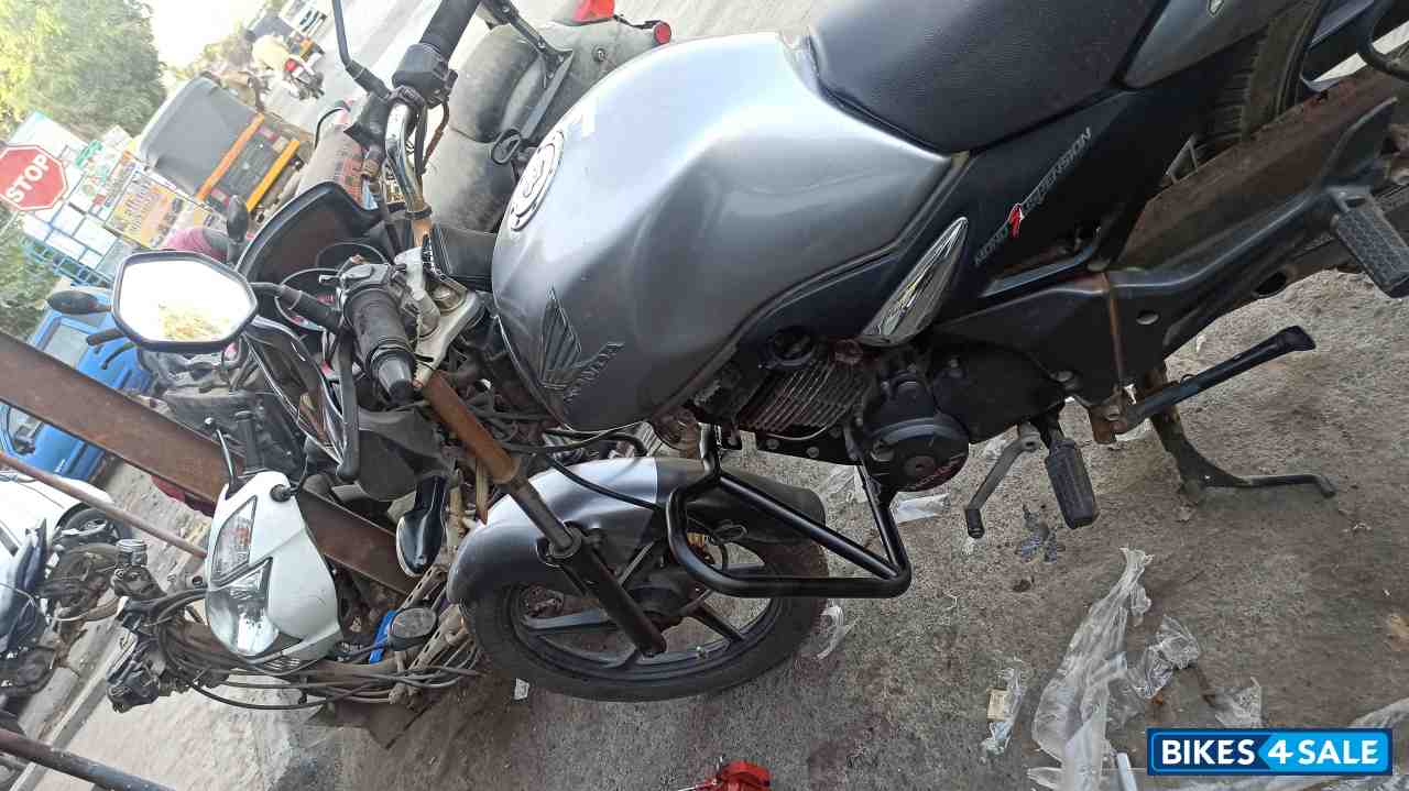 Silver Honda CB Unicorn