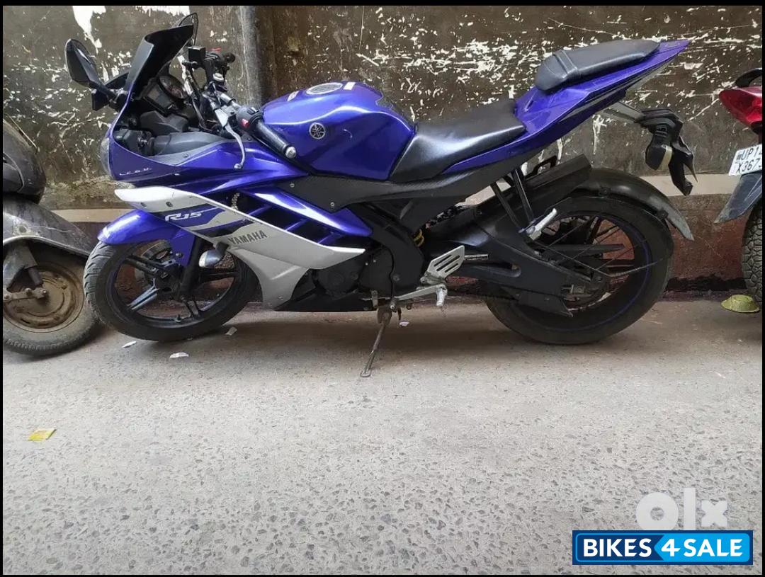 Blue Yamaha YZF R15 Blue Yamaha YZF R15