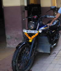 Blue Bajaj Avenger Street 150