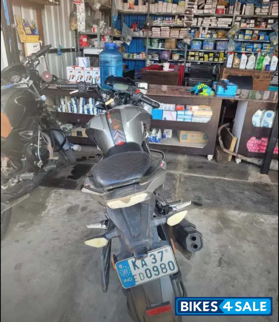 TVS Apache RTR 200 4V TVS Apache RTR 200 4V