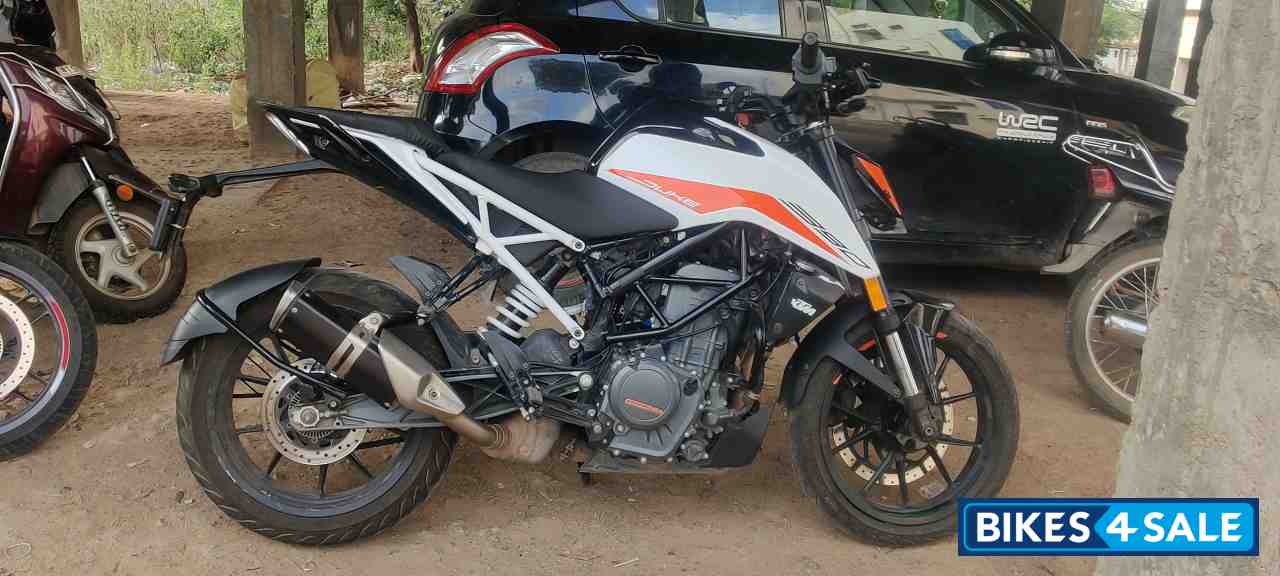 White KTM Duke 390