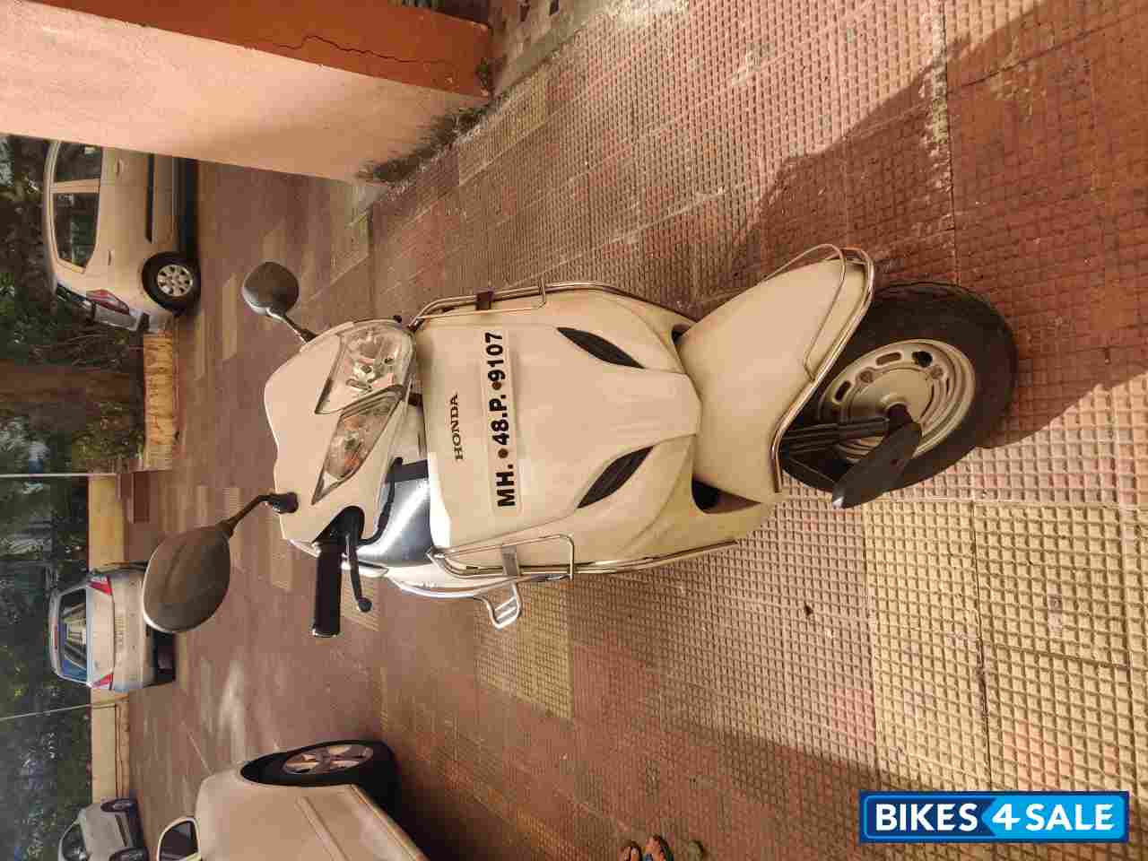 White Honda Activa 3G