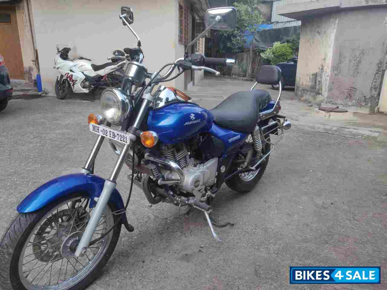 Bajaj Avenger 220 DTS-i