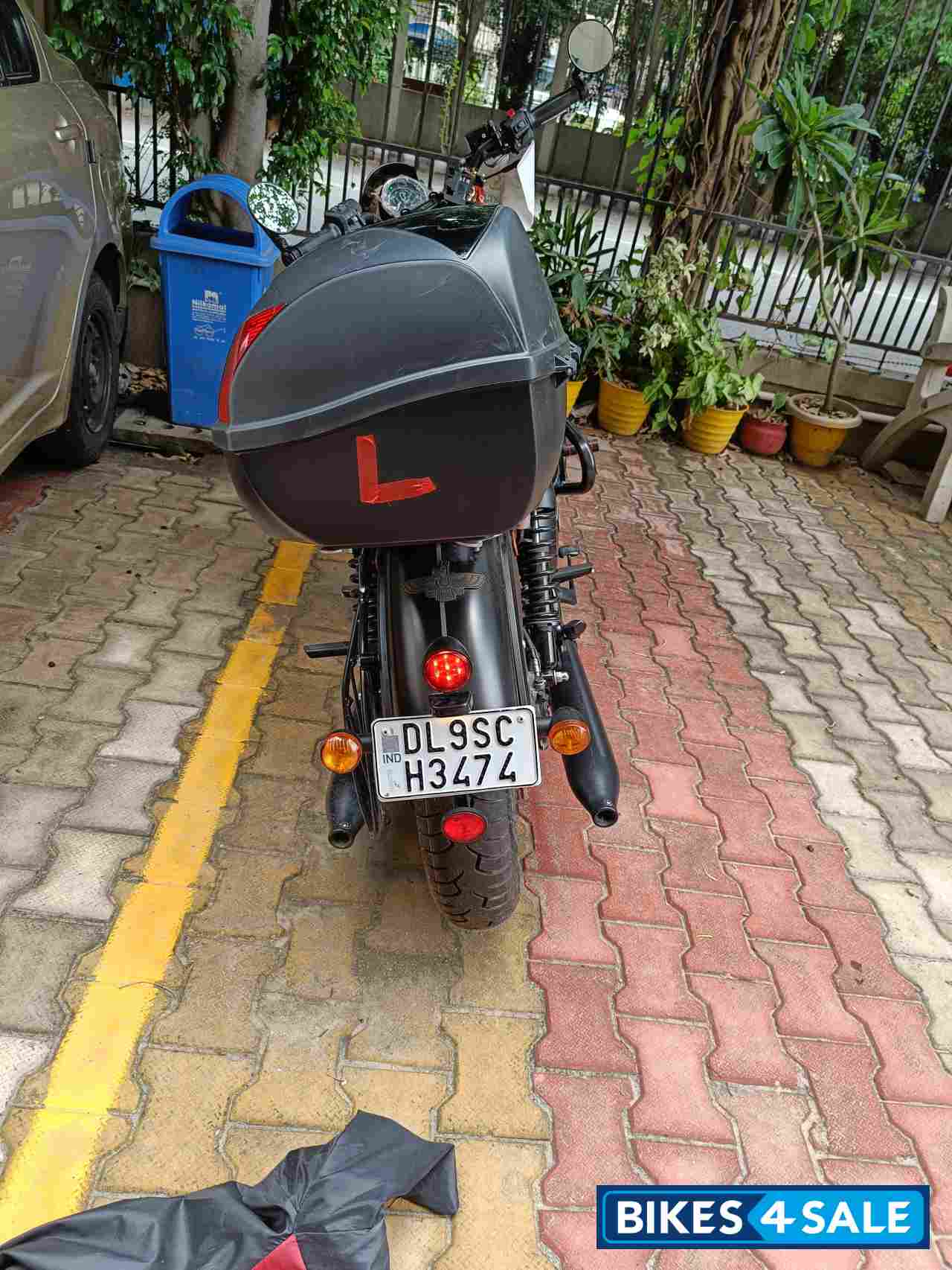 Yezdi Roadster SMOKE GRAY