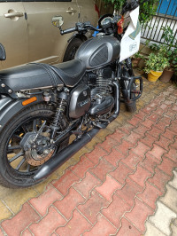 Yezdi Roadster SMOKE GRAY