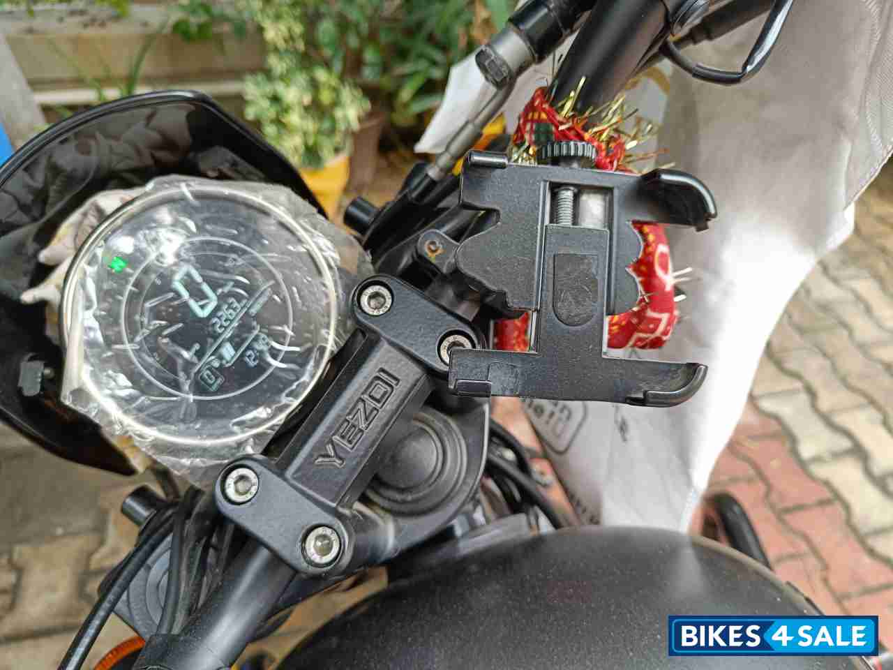 Yezdi Roadster SMOKE GRAY