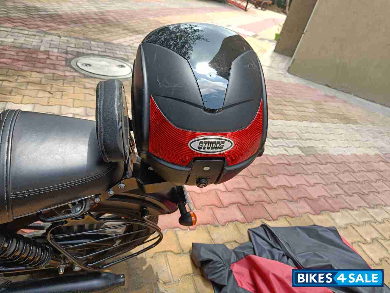 Yezdi Roadster SMOKE GRAY