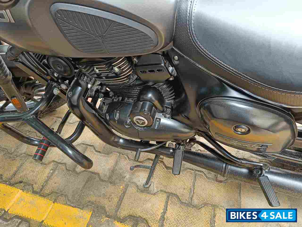 Yezdi Roadster SMOKE GRAY