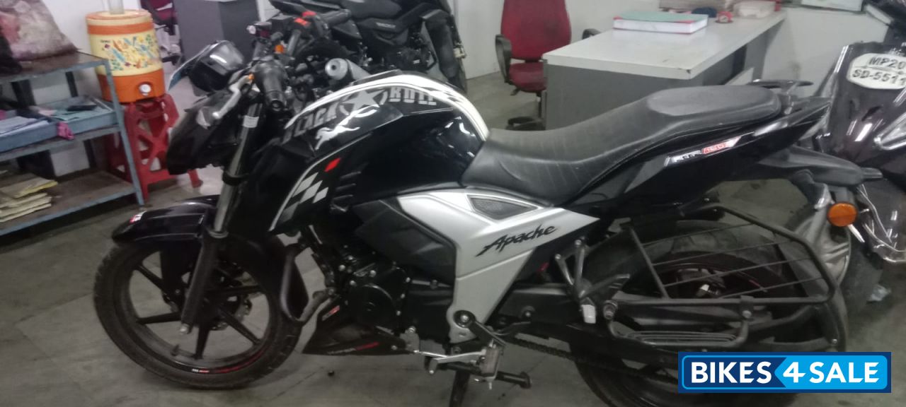 Black TVS Apache RTR 160 4V