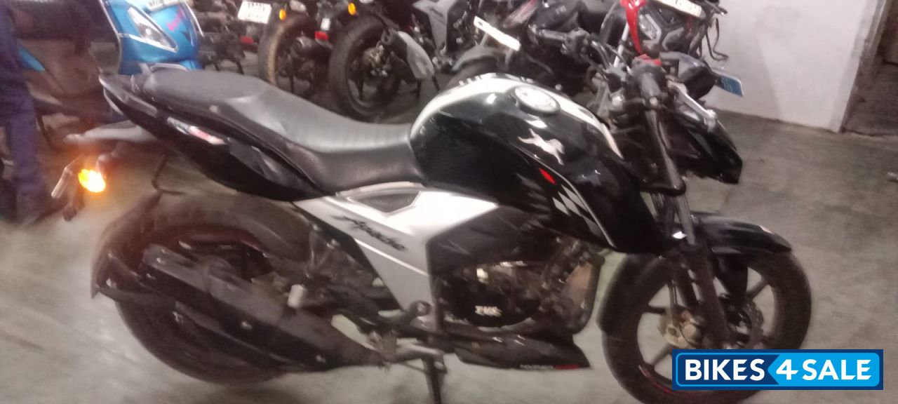 Black TVS Apache RTR 160 4V Black TVS Apache RTR 160 4V