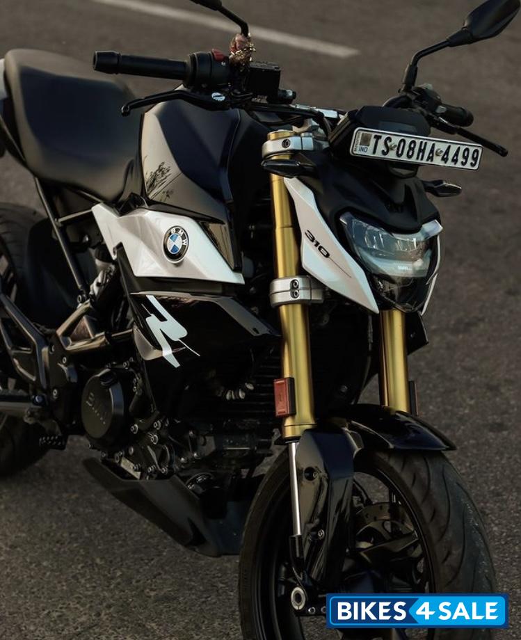 Cosmetic Black BMW G 310 R BS6