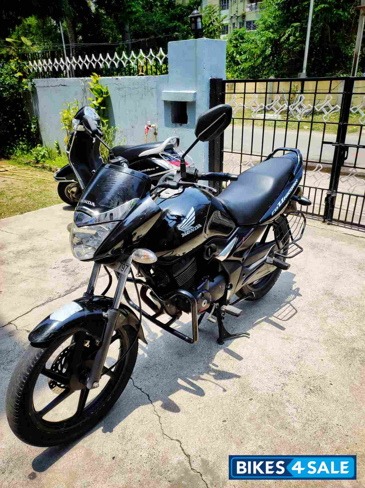 Black Honda CB Unicorn