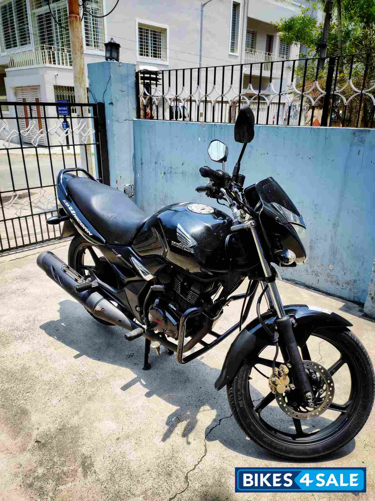 Black Honda CB Unicorn