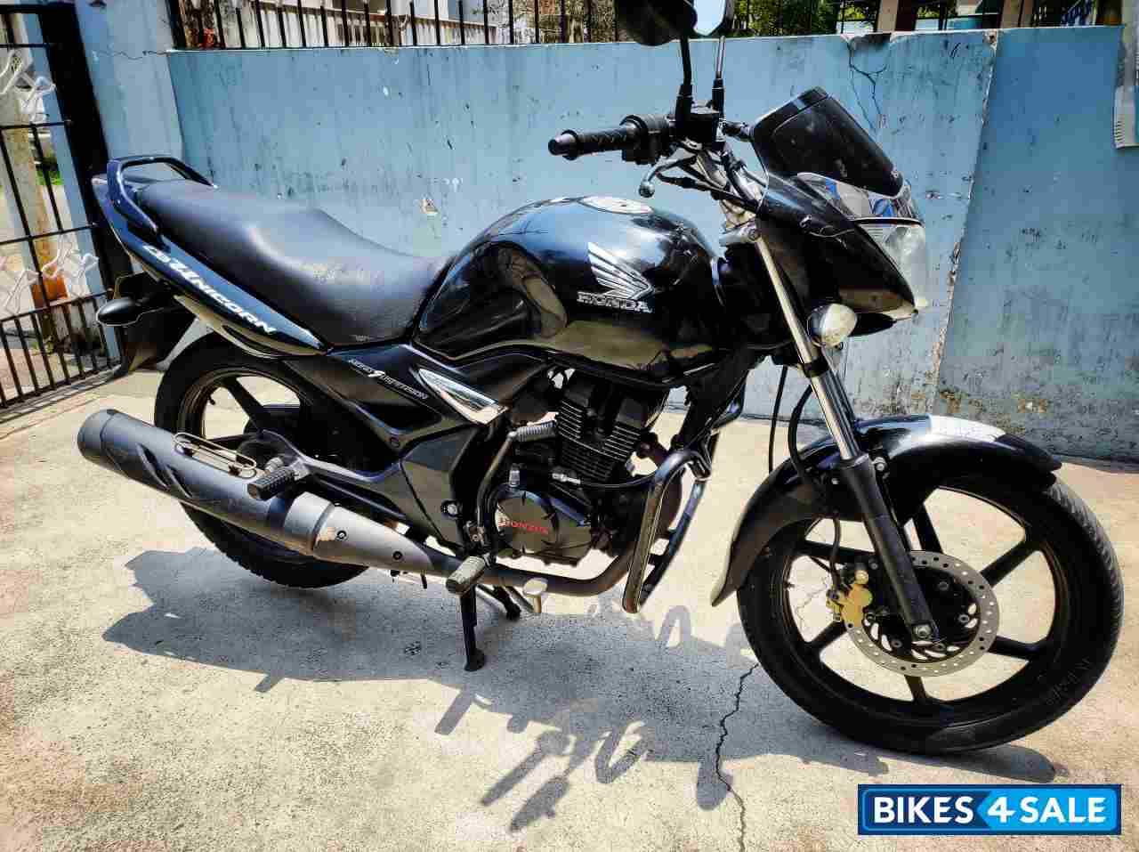 Black Honda CB Unicorn