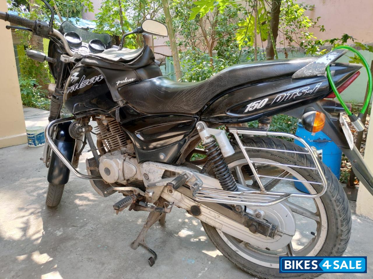 Black Bajaj Pulsar 150 DTSi