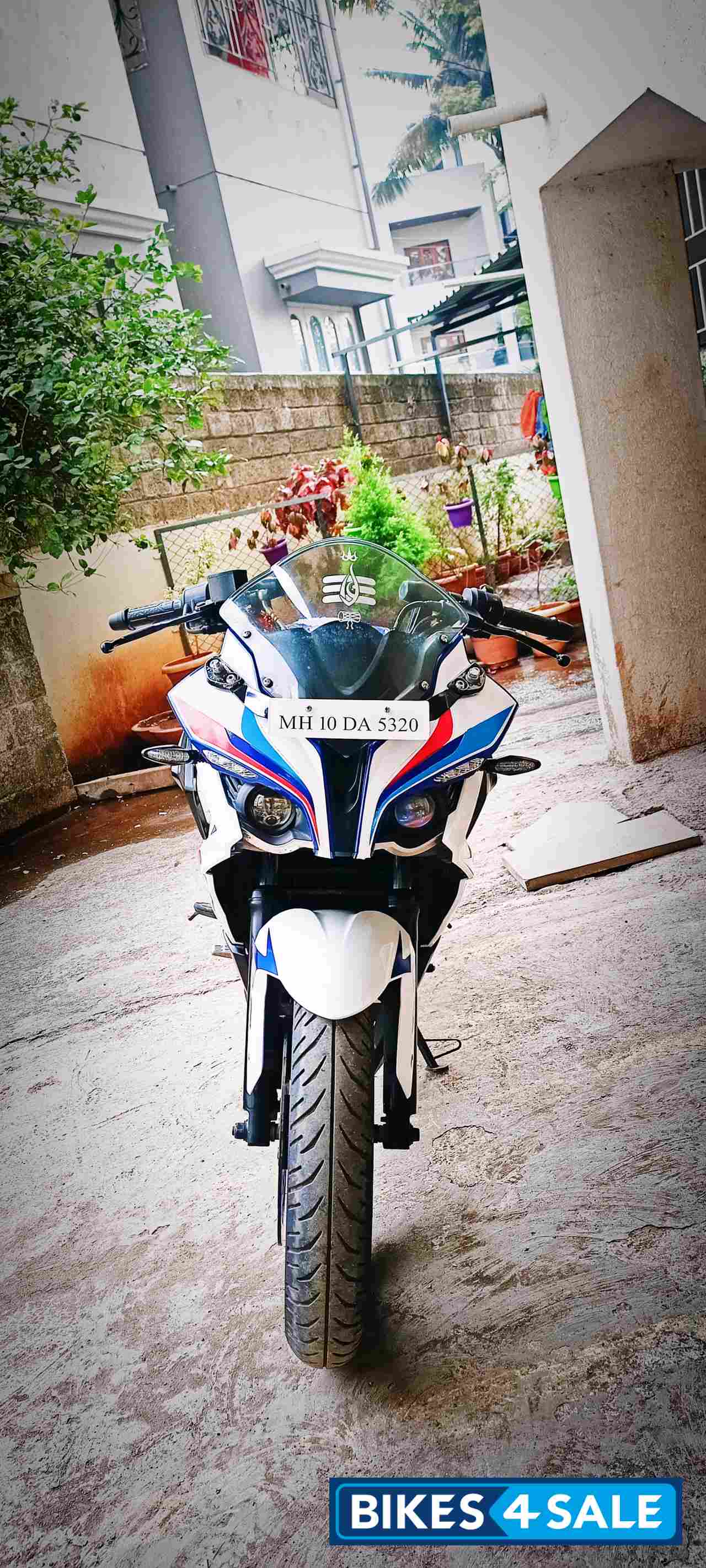 Bajaj Pulsar RS 200 ABS