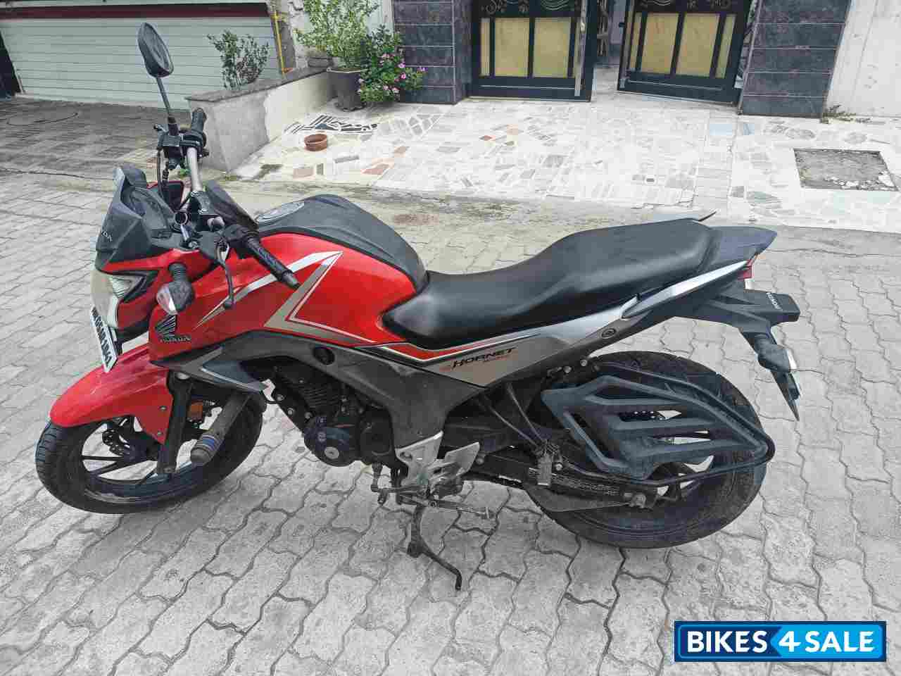 S Red Honda CB Hornet 160R