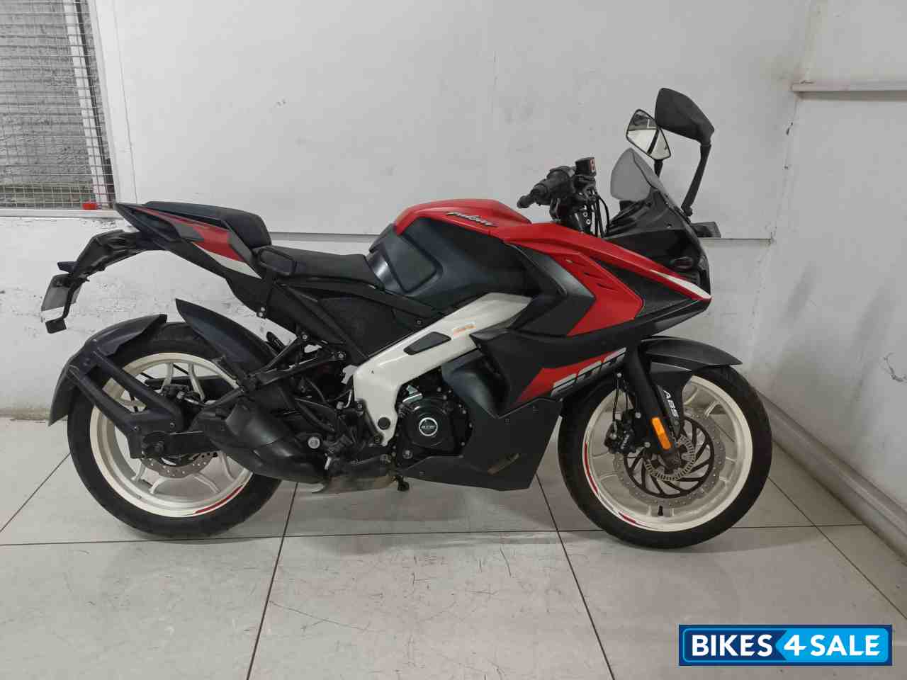 Bajaj Pulsar RS 200 BS6