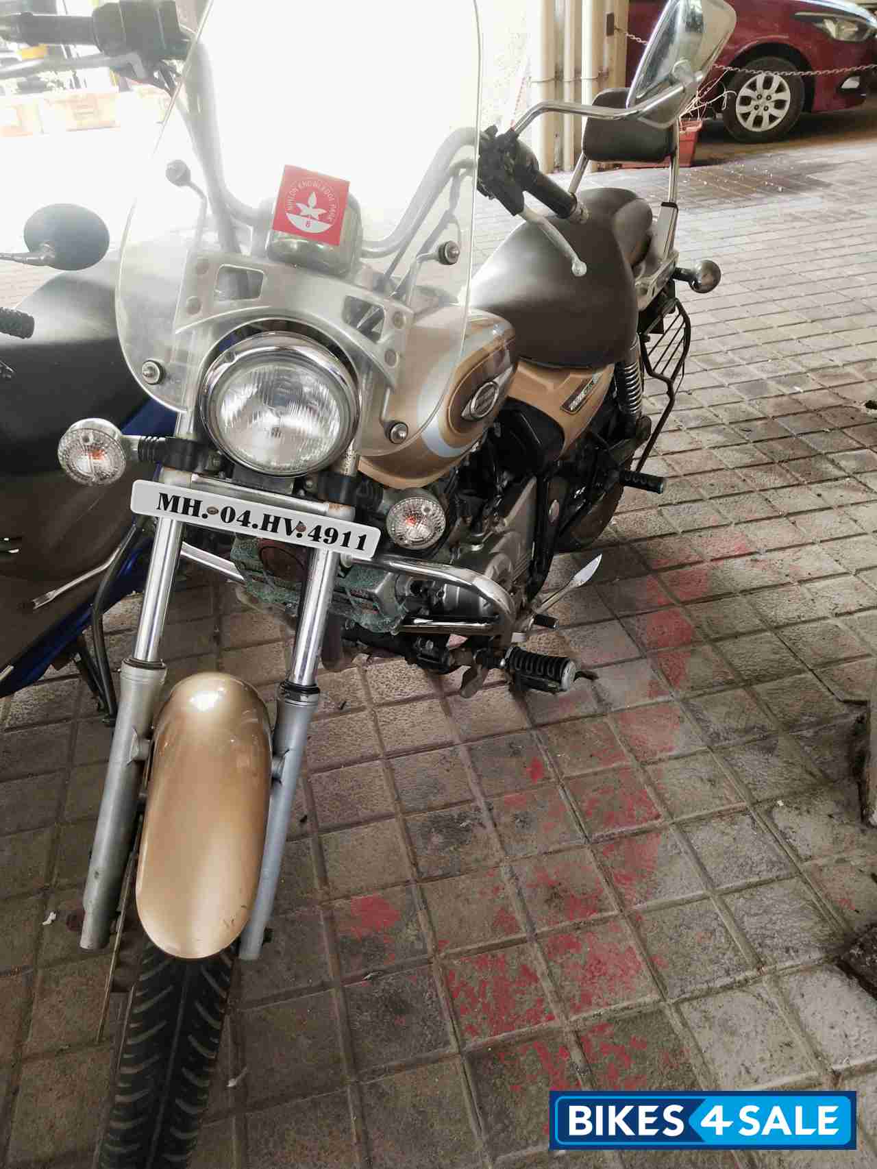 Golden Bajaj Avenger Cruise 220
