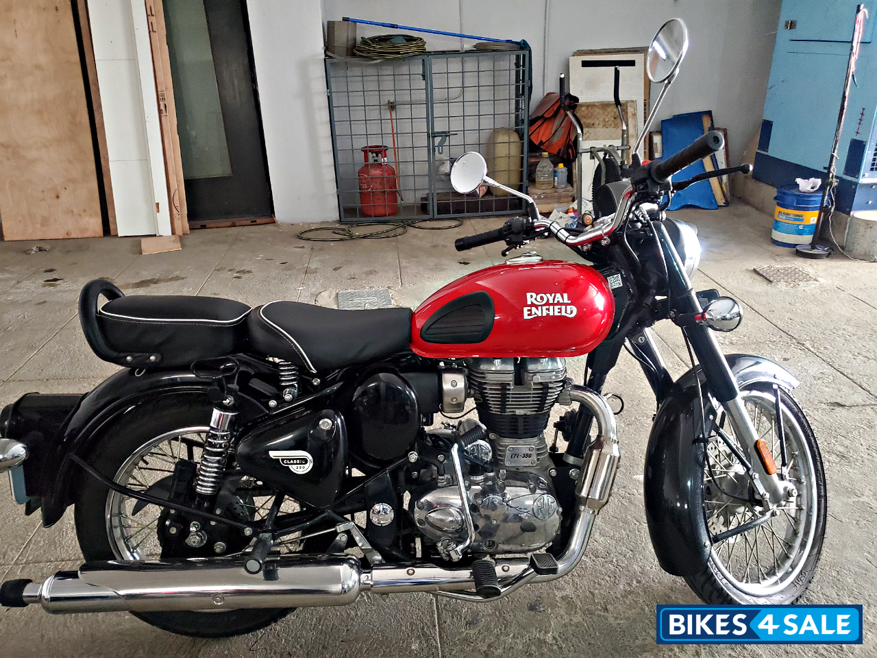 Blazing Red Royal Enfield Classic 350 Single Channel BS6 Blazing Red Royal Enfield Classic 350 Single Channel BS6
