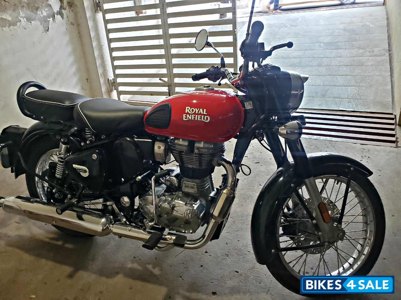 Blazing Red Royal Enfield Classic 350 Single Channel BS6 Blazing Red Royal Enfield Classic 350 Single Channel BS6