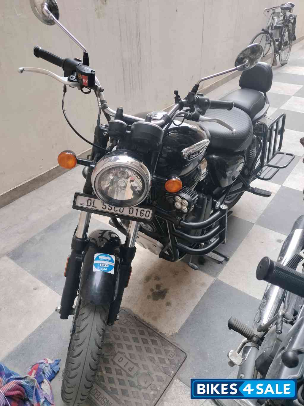 Black Royal Enfield Meteor 350