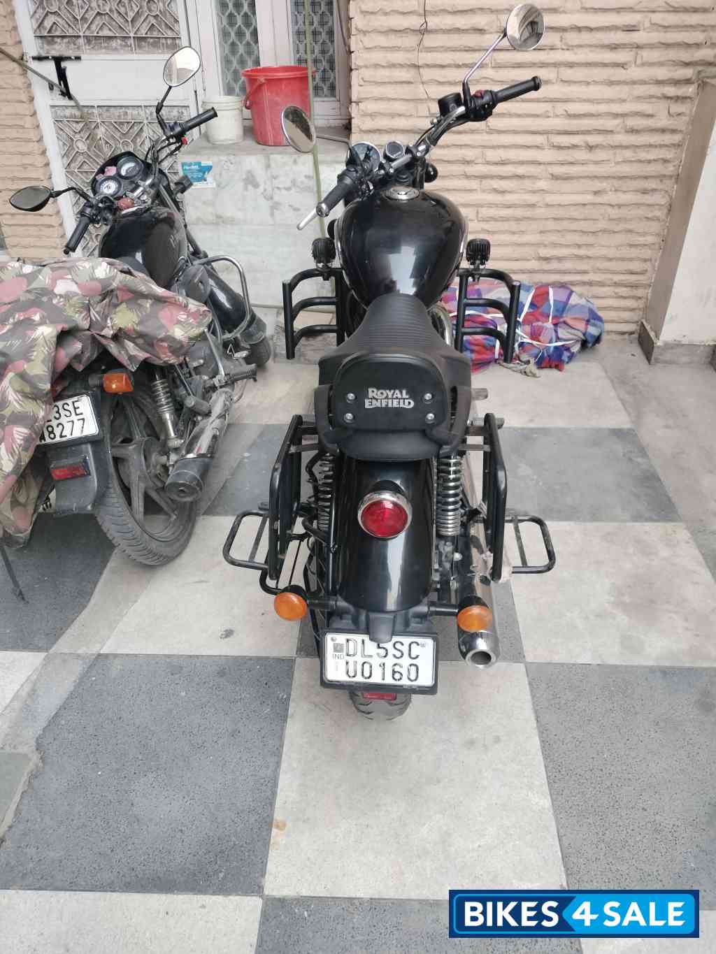 Black Royal Enfield Meteor 350