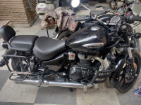 Black Royal Enfield Meteor 350