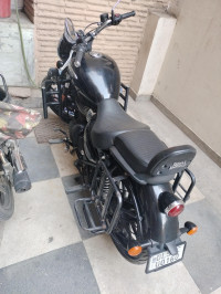 Black Royal Enfield Meteor 350