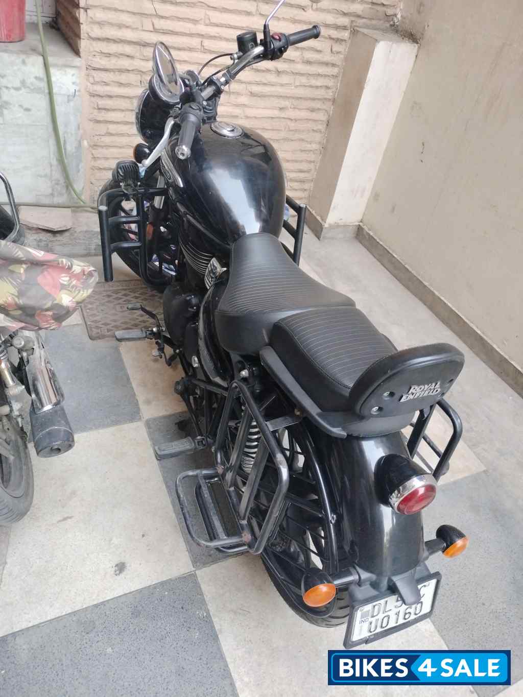 Black Royal Enfield Meteor 350