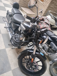 Black Royal Enfield Meteor 350