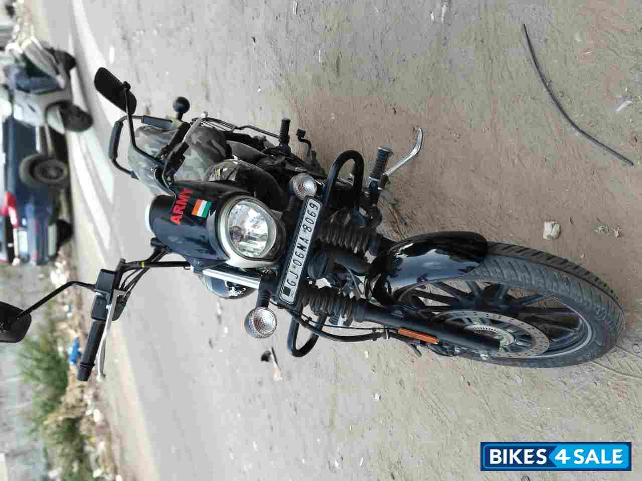 Black Bajaj Avenger Street 160 BS6