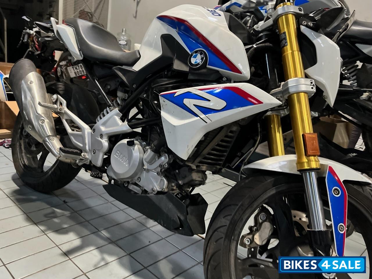 White Metallic BMW G 310 R