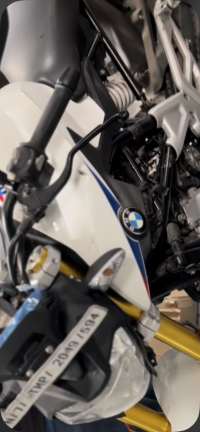 White Metallic BMW G 310 R