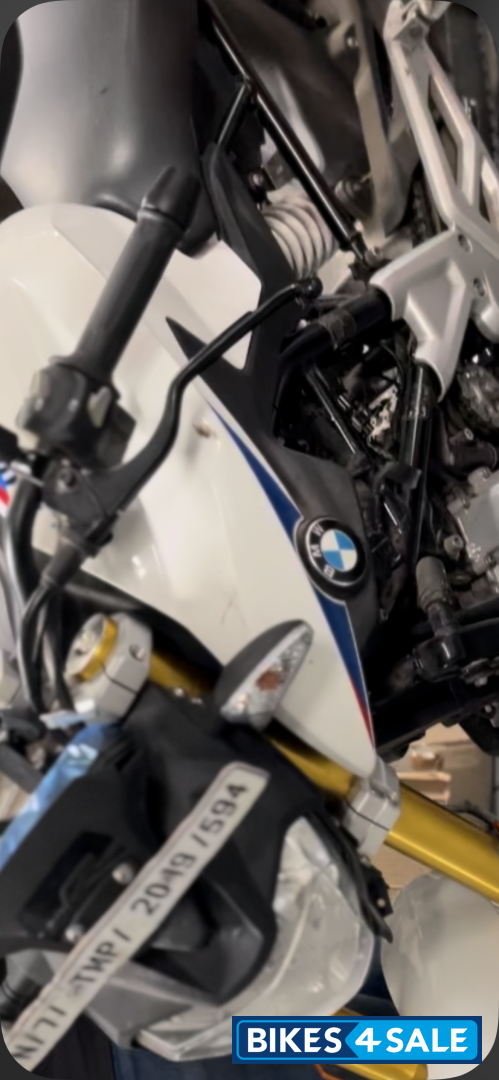 White Metallic BMW G 310 R