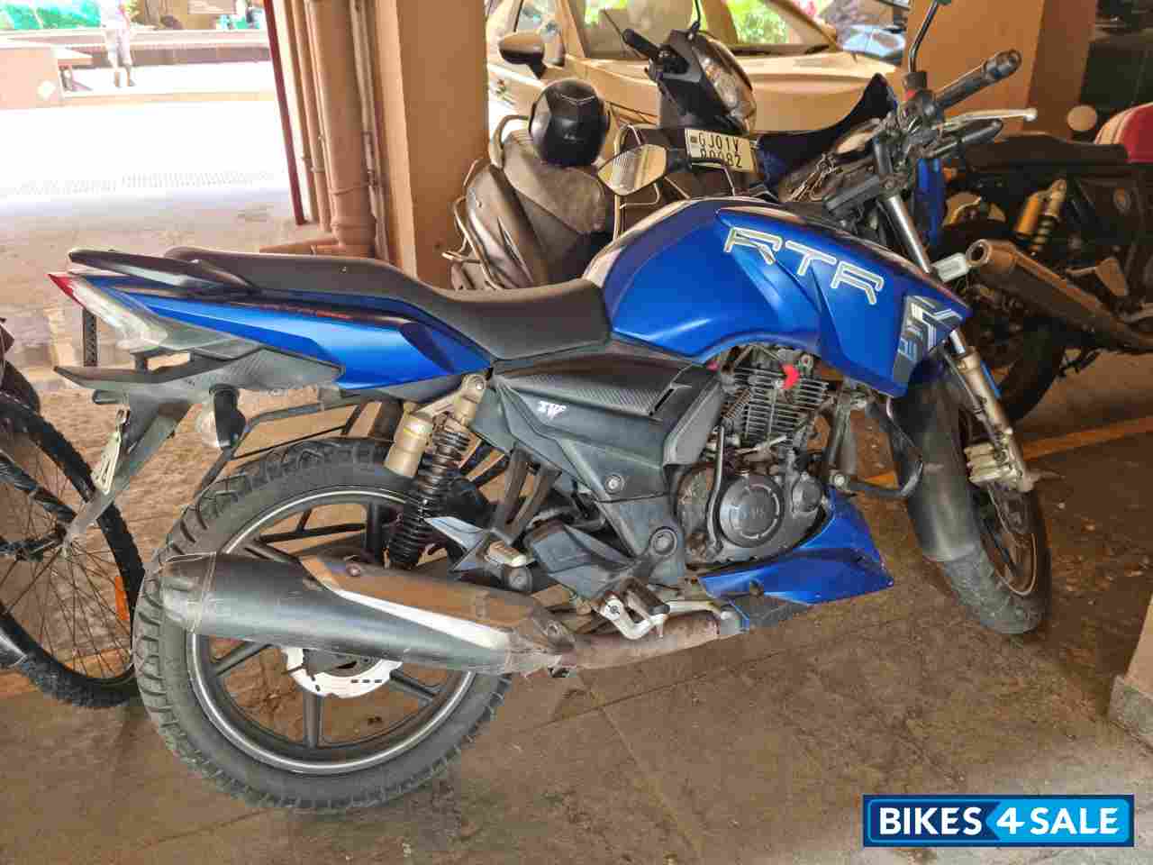Blue TVS Apache RTR 180 Blue TVS Apache RTR 180