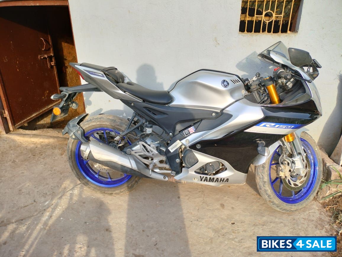 Yamaha R15M